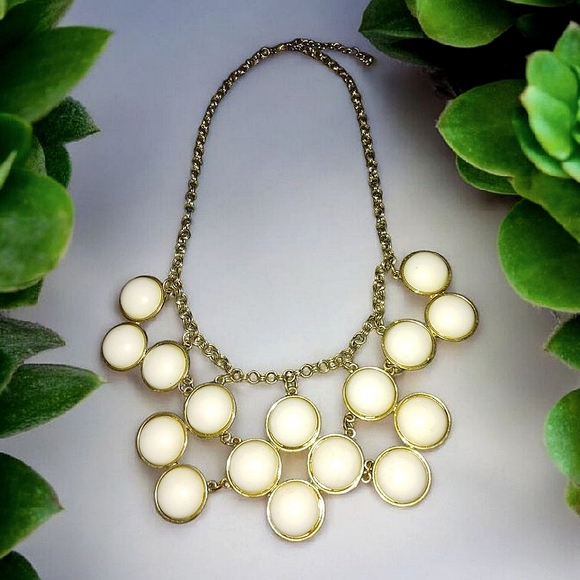 Elegant Silver and White Bib Necklace - Picture 1 of 2